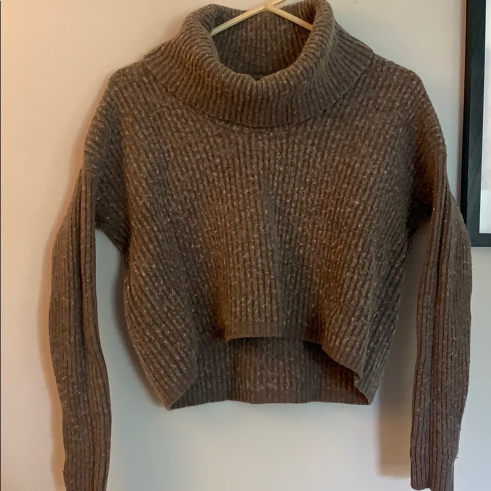 Bulky crop sweater